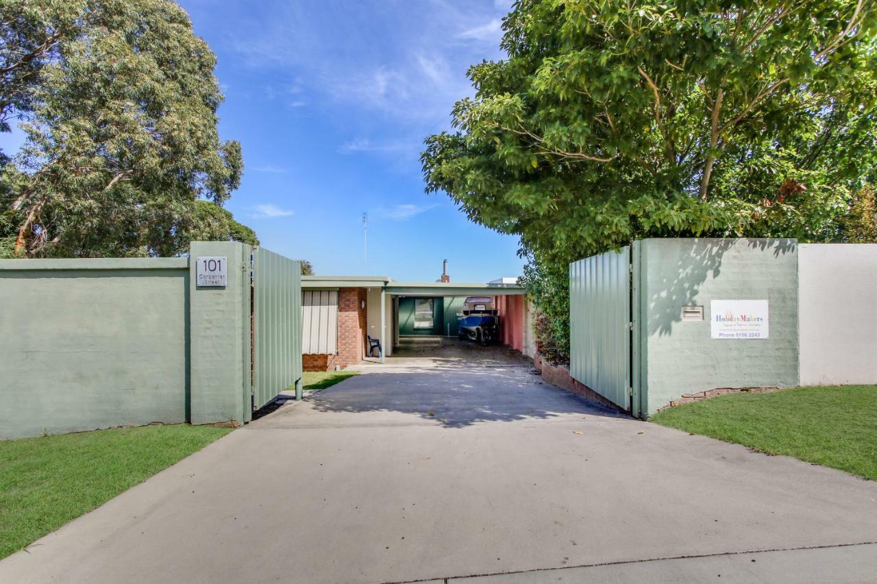 The Point Lakes Entrance Exterior foto